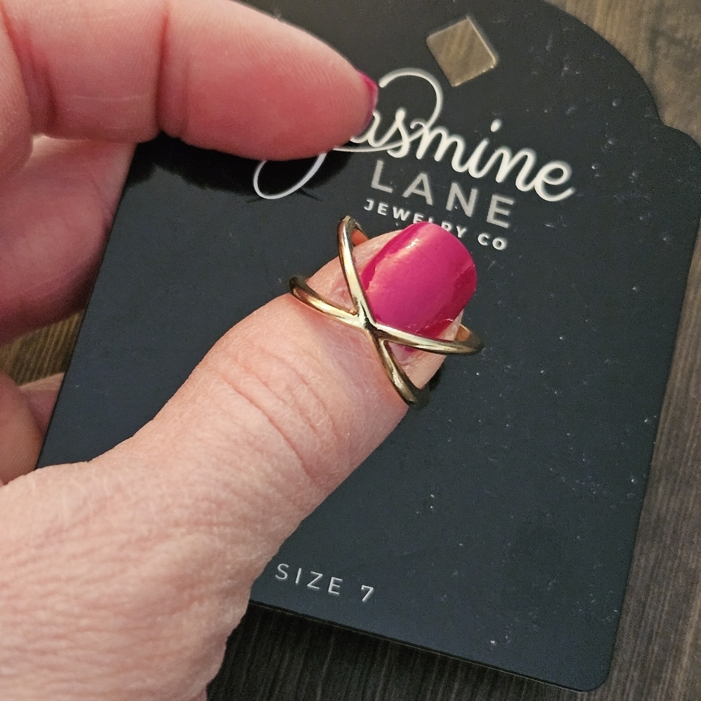 NEW Gold Infinity Ring - Size 7 - Picture 3 of 4